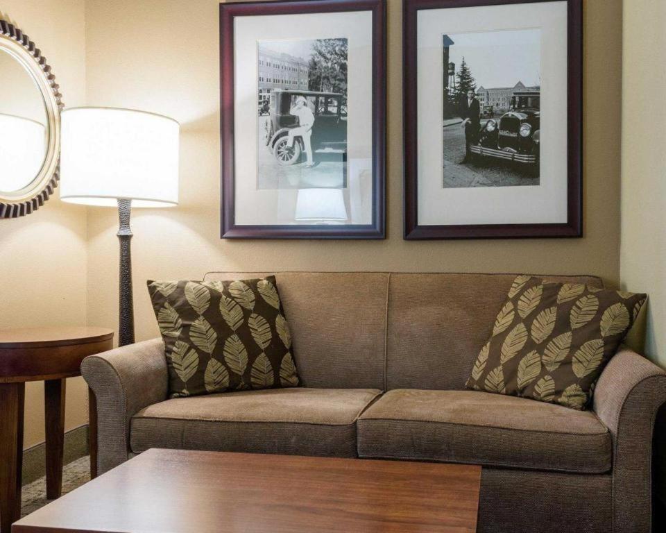 סטארקוויל Comfort Suites מראה חיצוני תמונה